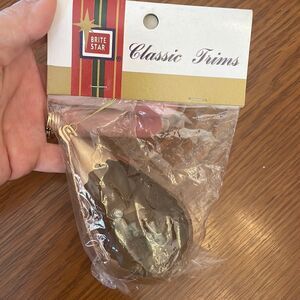 New in packaging vintage‎ gold plastic tear drop shaped nativity scene ornament